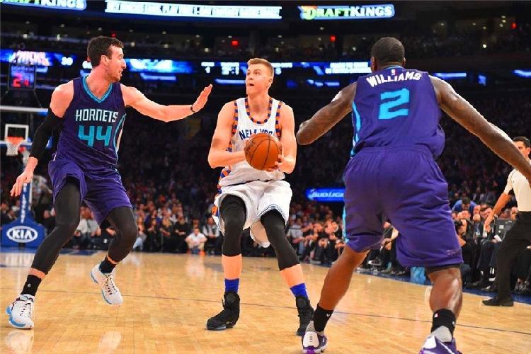  波尔津吉斯制霸内线，凯尔特人主场轻取黄蜂